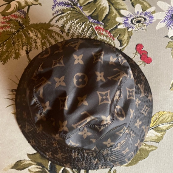 LV Monogram Pocket Bucket Hat - Picture 10 of 11